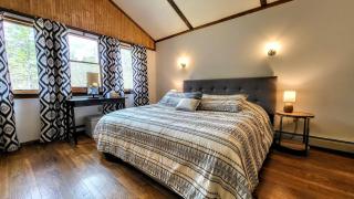 The Wooden Nest by AvantStay Deck Big Yard w Hammocks Fire Pit - 1