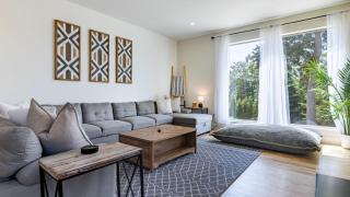 Hot Tub Fire Pit Mountain Views 10min to AVL Modern Escape by Avanstay - 1