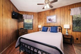 Pet friendly, hottub, sleeps 4, flat roads, GBurg! - 7