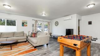 Twin Oaks Retreat by AvantStay Mins to Freeland - 6