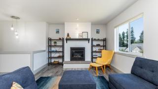 Twin Oaks Retreat by AvantStay Mins to Freeland - 2