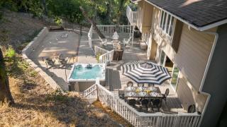 Hidden Oaks Farmhouse by AvantStay Hot Tub Deck - 0