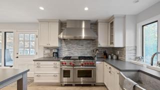 Hidden Oaks Farmhouse by AvantStay Hot Tub Deck - 4