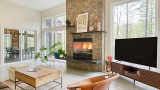 Secluded Modern Enclosed Patio Forest Views Woodland Zen by AvantStay - 9