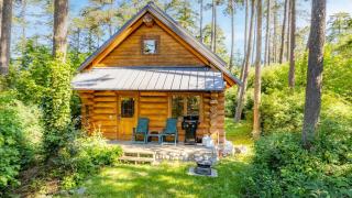 Penn Cove Overlook by AvantStay Cabin w Views - 0