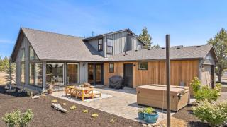 The Gem Estate by AvantStay Modern Farmhouse w Lavender Fields Hot Tub - 3