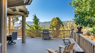 Hot Tub Game Room Large Deck w Incredible View Penticton Lodge by AvantStay - 6