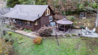 Artful Craftsman by AvantStay Sleeps 12 Hot Tub Firepit and Pond Gatlinburg National Parks - 0