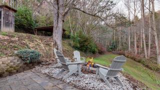 Artful Craftsman by AvantStay Sleeps 12 Hot Tub Firepit and Pond Gatlinburg National Parks - 8