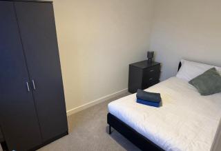 3BR House in Warrington with EV Charger & Garden - 5