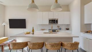 Minutes to Broadway Chic Newly Built 4BDR w Balcony 98 Degrees by AvantStay - 8