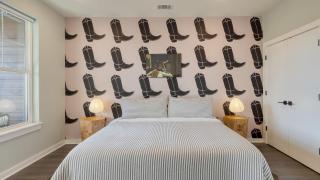 Minutes to Broadway Chic Newly Built 4BDR w Balcony 98 Degrees by AvantStay - 7