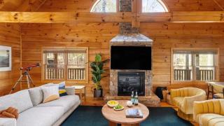 Yesteryear by AvantStay Hot tub 360 Deck Views and Game Room Easy Access - 8