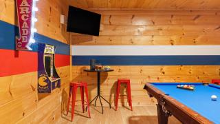 Yesteryear by AvantStay Hot tub 360 Deck Views and Game Room Easy Access - 7