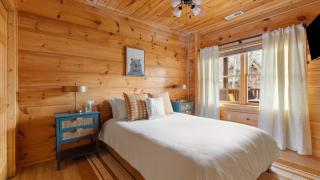 Yesteryear by AvantStay Hot tub 360 Deck Views and Game Room Easy Access - 1