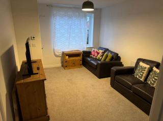 3BR House in Warrington with EV Charger & Garden - 0