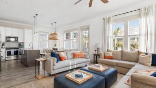 Sleeps 18 7BDR Backyard Pool Walk to Beach Miramar Beach Jewel by AvantStay - Destin - 9