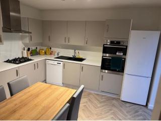 3BR House in Warrington with EV Charger & Garden - 7