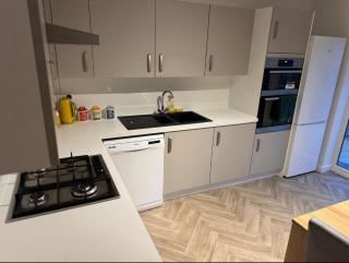 3BR House in Warrington with EV Charger & Garden - 8