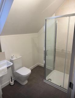 3BR House in Warrington with EV Charger & Garden - 2