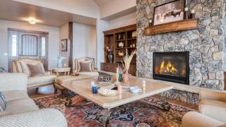 Heritage by AvantStay Luxe Oregon Retreat Deck - 4