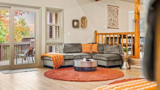 Emerald Bluff by AvantStay Lake Views Deck Fire Pit Game Room - 3