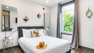 Lindsley by AvantStay Balcony Modern Design A Downtown Location - 8