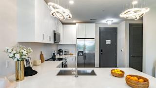 Lindsley by AvantStay Balcony Modern Design A Downtown Location - 3