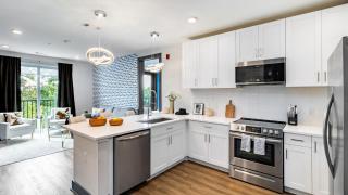 Lindsley by AvantStay Balcony Modern Design A Downtown Location - 2