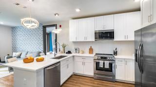 Lindsley by AvantStay Balcony Modern Design A Downtown Location - 1