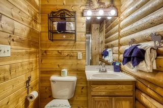 Majestic Bear Retreat, WIFI, Free Attraction ticket, Hot Tub - 7