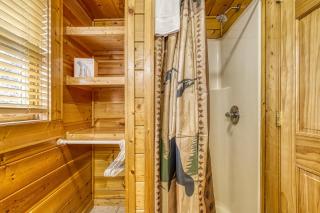 Majestic Bear Retreat, WIFI, Free Attraction ticket, Hot Tub - 1