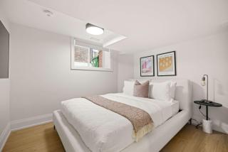 Bright & Spacious 2-BR Condo Near TOs Waterfront - 0