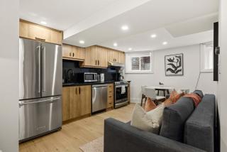 Bright & Spacious 2-BR Condo Near TOs Waterfront - 3