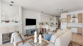 Canalfront Charmer by AvantStay Waterfront w Shared Dock Hot Tub - 9