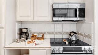 Canalfront Charmer by AvantStay Waterfront w Shared Dock Hot Tub - 6