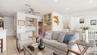 Canalfront Charmer by AvantStay Waterfront w Shared Dock Hot Tub - 4