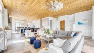 Monarch by AvantStay Stunning Estate 1 Block to Beach Swim Up Bar Hot Tub Rooftop Views - 1