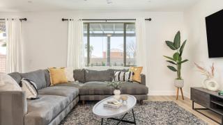 Desert Eden by AvantStay 6BR w Ensuite Backyard Oasis w Pool Hot Tub - 2