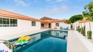 Casa Piña by AvantStay Vibrant Palm Springs Oasis w Colorful Stylish Design - 5