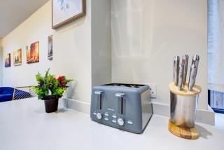 Spacious 2BR flat In west London - 8