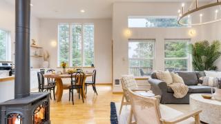 Buttercup Bay Hideaway by AvantStay Cozy Escape w Fire Pit Walk to Beach - 2