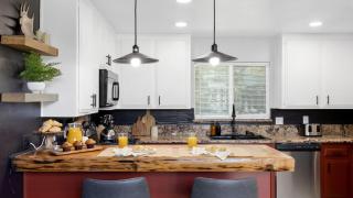 Hot Tub Fire Pit Deck Views Near the Lake The Matterhorn Manor by AvantStay - 7