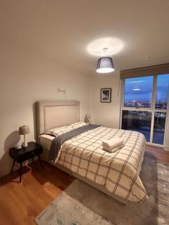 Skyline Penthouse by Guinness! Unbeatable Sunset Views of Phoenix Park & 15 Min Walk to Temple Bar - 2