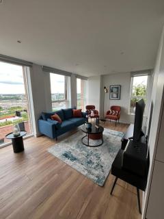 Skyline Penthouse by Guinness! Unbeatable Sunset Views of Phoenix Park & 15 Min Walk to Temple Bar - 0