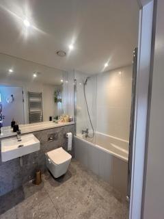 Skyline Penthouse by Guinness! Unbeatable Sunset Views of Phoenix Park & 15 Min Walk to Temple Bar - 5