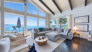 Lakeview by AvantStay Private Waterfront Cabin on Lake Tahoe w Hot Tub Views - 3