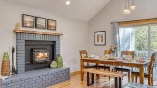 Royal Canoe by AvantStay Walk to the Shore Private Yard - 5