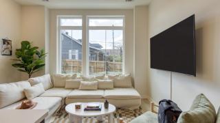 Newly Built 4BDR Townhome w Balcony Minutes to Broadway Lischey by AvantStay - 5