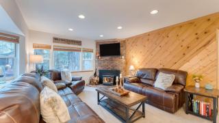 Westlake Cabin by AvantStay Hot Tub Near Skiing Walk to Restaurants Lake - 9